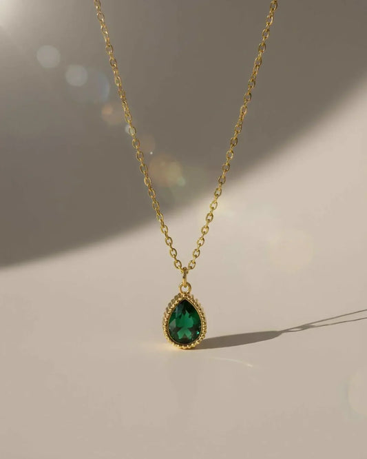 delicate_gold_teardrop_necklace_jewellery