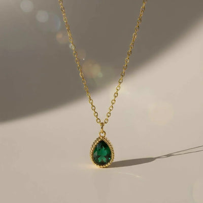 delicate_gold_teardrop_necklace_jewellery